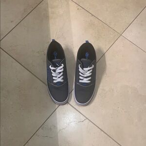 NWOB Heelys Pro 20 Gray and White Sneakers with Sleek Design-Sz 10
